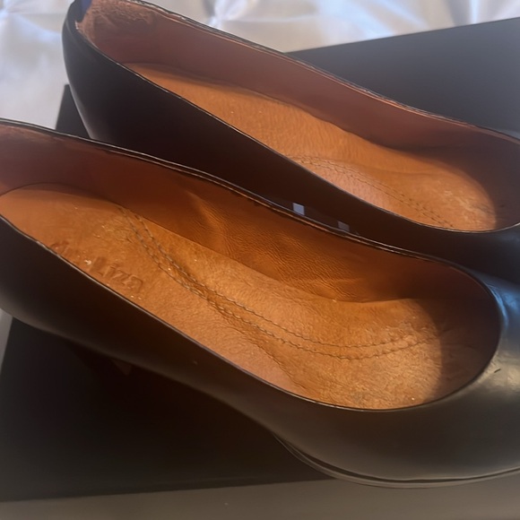 Dr Liza black pumps 3.75 inch very comfortable platform. - Picture 2 of 5